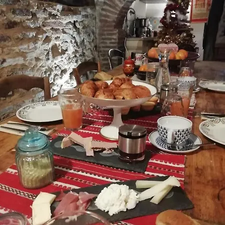 Oda ve Kahvaltı La Lauze Et L'anguille