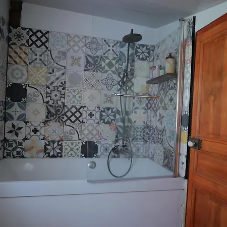 Oda ve Kahvaltı La Lauze Et L'anguille 3*